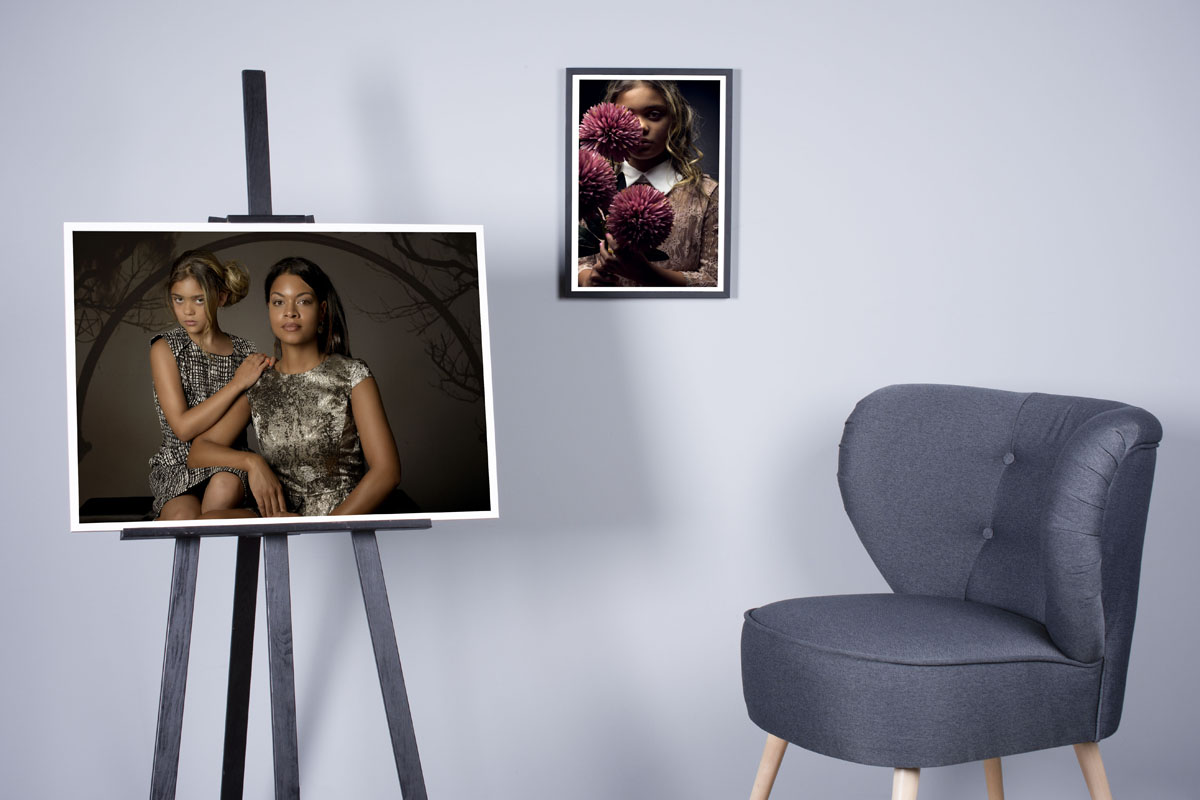 Staffellei und Wandbild mit Sessel – Mutter Tochter